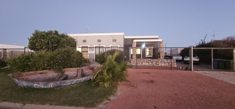 6 Bedroom Property for Sale in Middedorp Western Cape